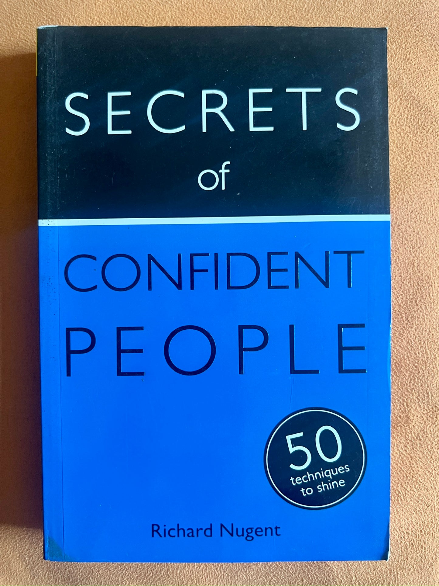 Secrets of Confident People: 50 Techniques to Shine